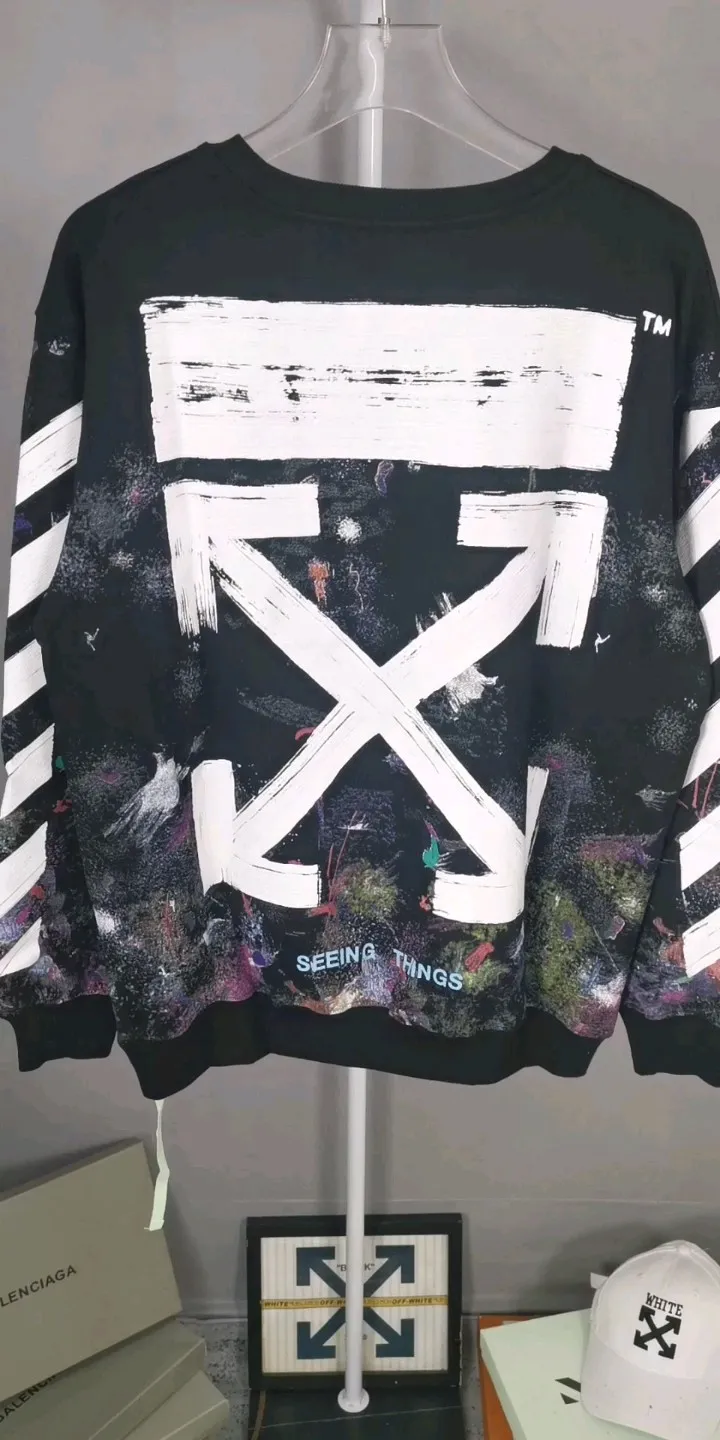 Real shot of the video: Original audio explaining Starry Sky Fireworks Round Neck Model 1 - Top tested version OFFWHITE Starry Sky Fireworks, the strongest fireworks on earth, round neck pullover sweatshirt, 18-layer film heavy industry three-dimensional inkjet printing.  The fireworks color system is obtained through contrasting printing. There are eight panels in the whole body. Seven color sets and eight panels are printed in eight times. The first layer is gray, the second layer is white, the third layer is yellow, the fourth layer is green, the fifth layer is blue, the sixth layer is purple, the seventh layer is orange. The last layer is arrow paint printing. The seven colors are layered on each other, which will also create new colors. The arrows on the back and the front squares are first glued and then hung in four layers. The paint has an obvious concave and convex feeling. Quality speaks for itself in the details. The blue letters are electrostatic three-dimensional flocking. They are made separately and then printed through high-temperature thermal transfer. The difficulty is unprecedentedly high. I have made more than 80,000 pieces of fireworks series in total. More than half of the ones you see on the market are made by me!  Size chart